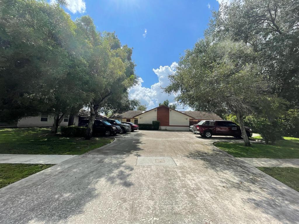 SUGAR POND MANOR OF WELLINGTON - Residential