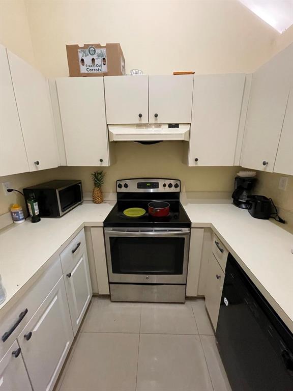 SUGAR POND MANOR OF WELLINGTON - Residential