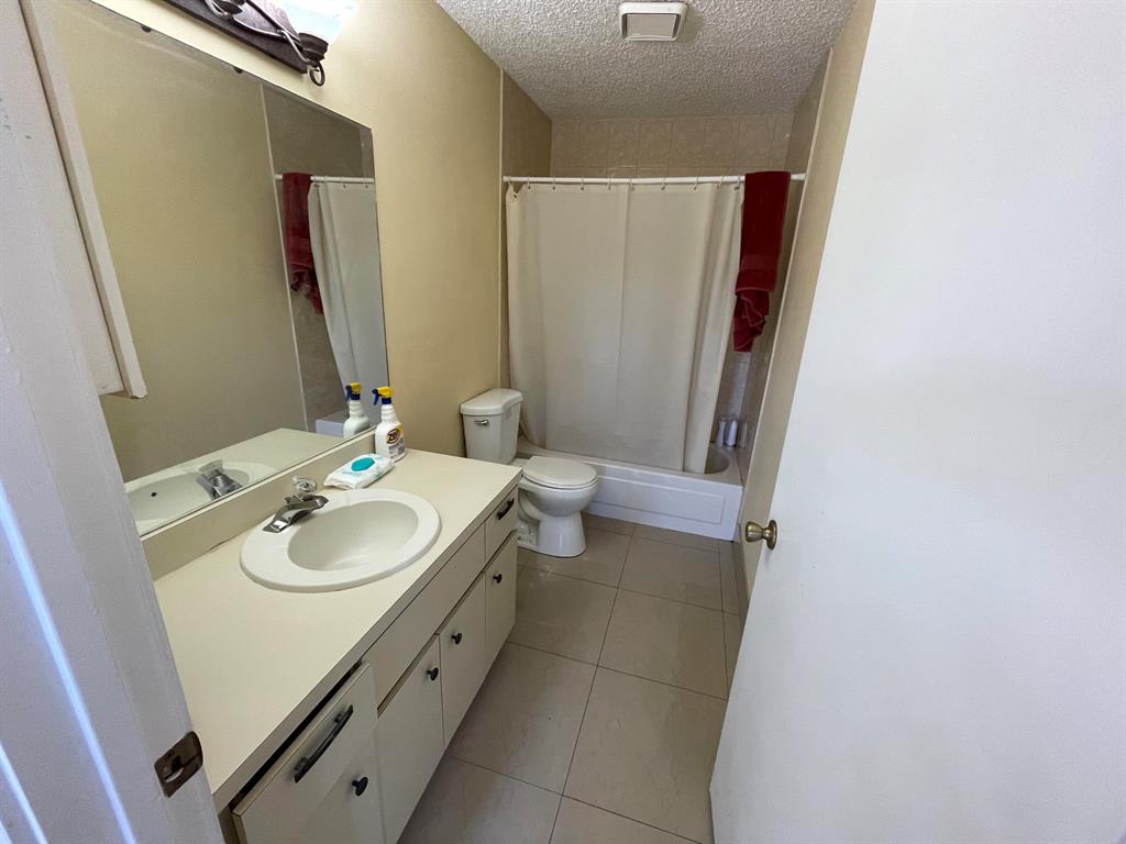 SUGAR POND MANOR OF WELLINGTON - Residential