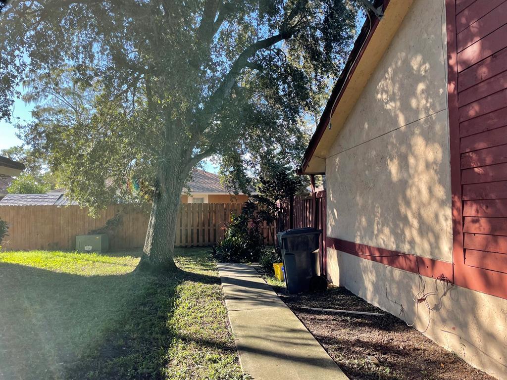 SUGAR POND MANOR OF WELLINGTON - Residential