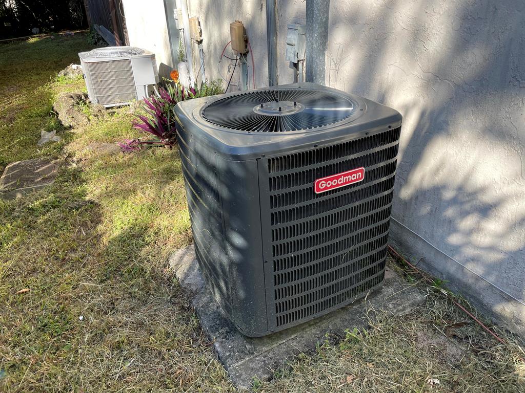 SUGAR POND MANOR OF WELLINGTON - Residential