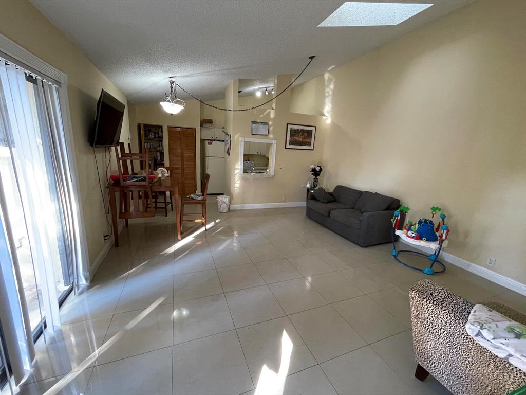 SUGAR POND MANOR OF WELLINGTON - Residential