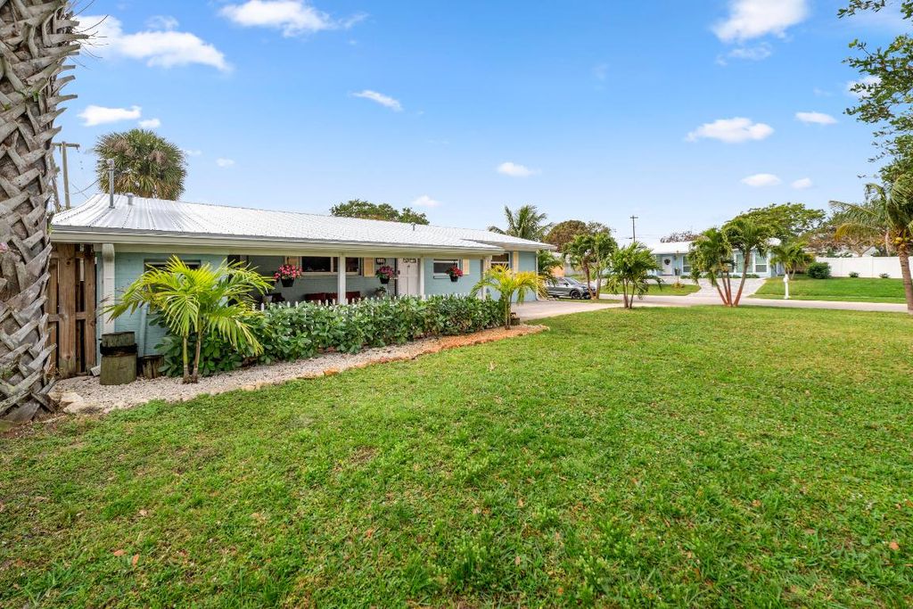 Photo of 324 Tequesta Drive, Tequesta, FL 33469 (MLS # R10943922)