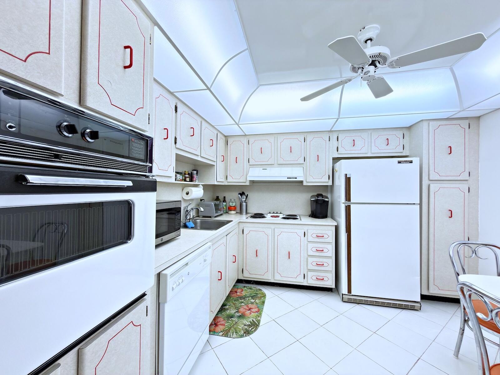 BARCLAY CONDO - Residential Lease