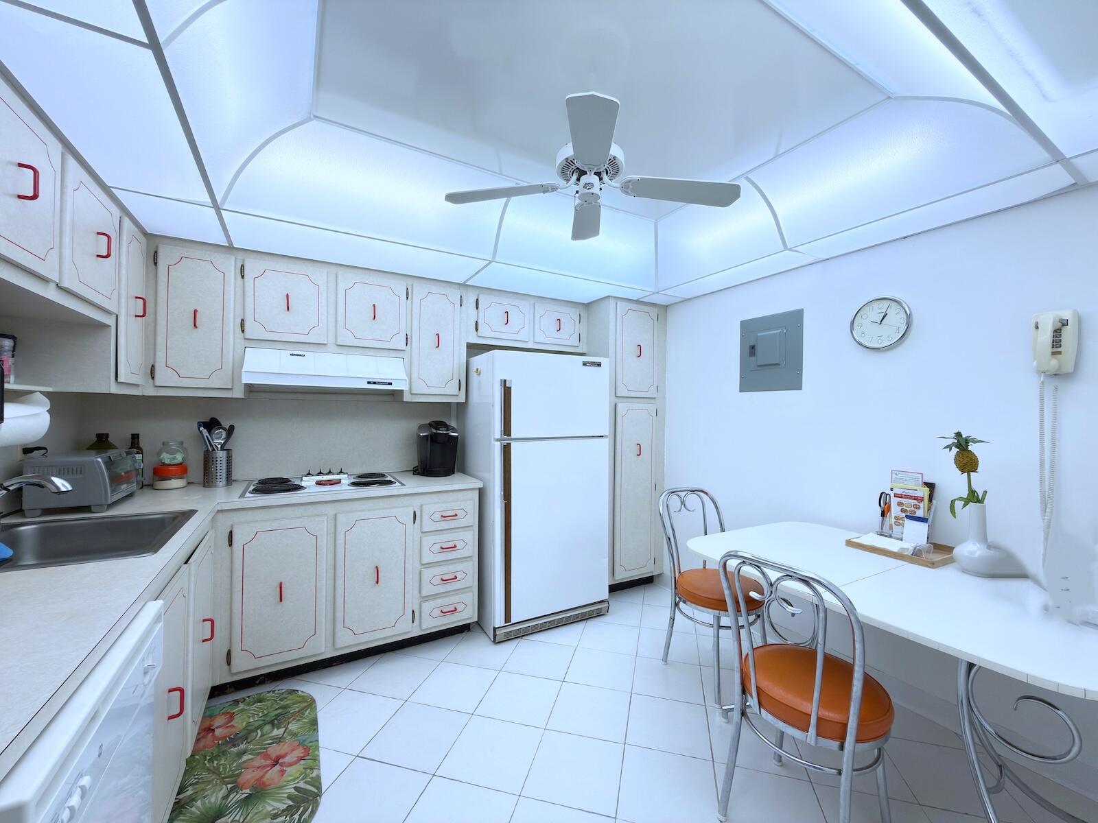 BARCLAY CONDO - Residential Lease