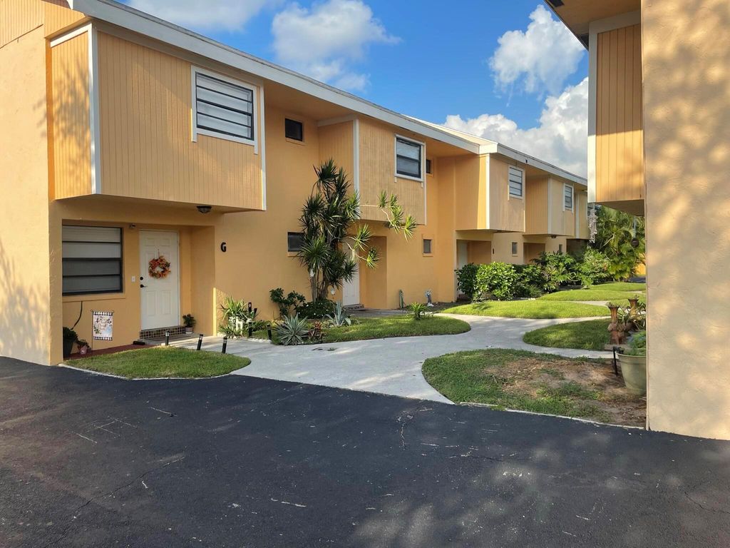 Photo of 4330 Lilac Street #I, Palm Beach Gardens, FL 33410 (MLS # R10942936)