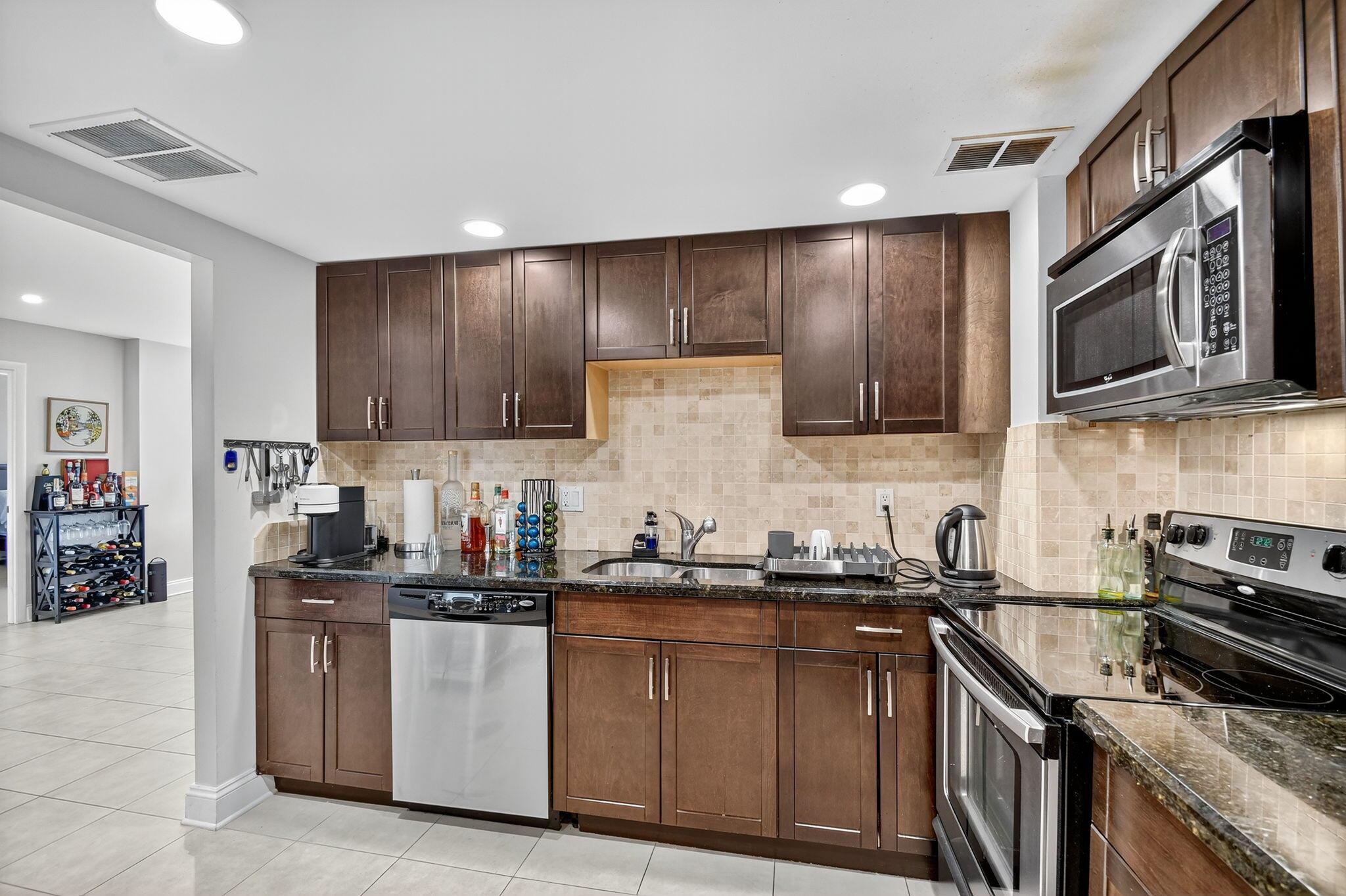 PATRICIAN OF PALM BEACH C - Residential Lease