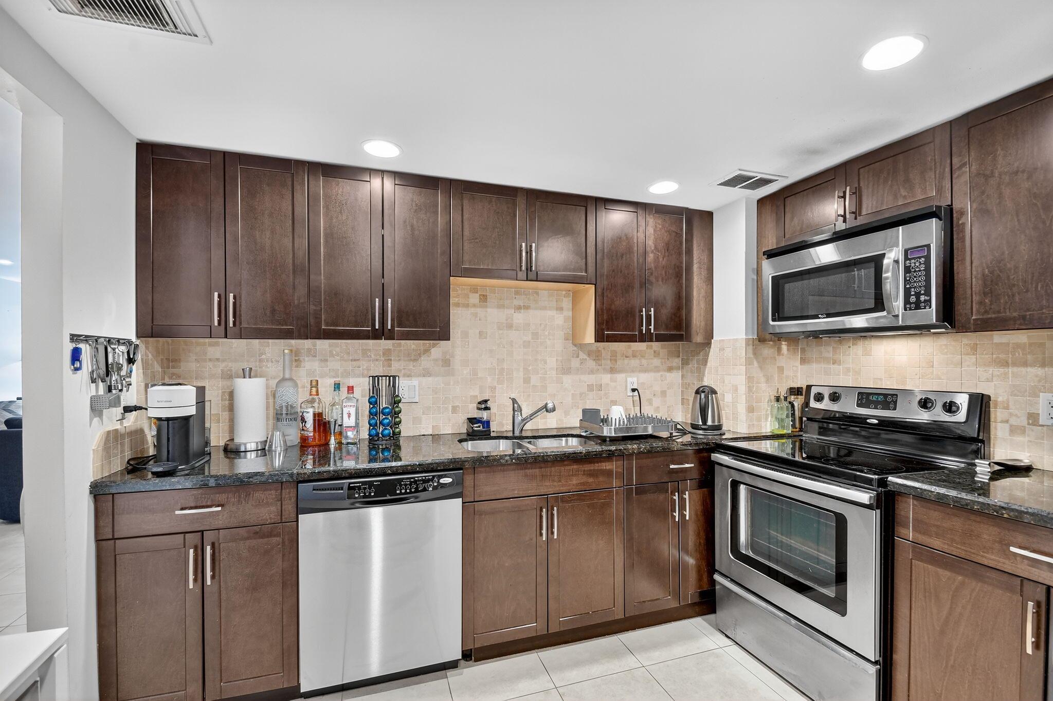 PATRICIAN OF PALM BEACH C - Residential Lease