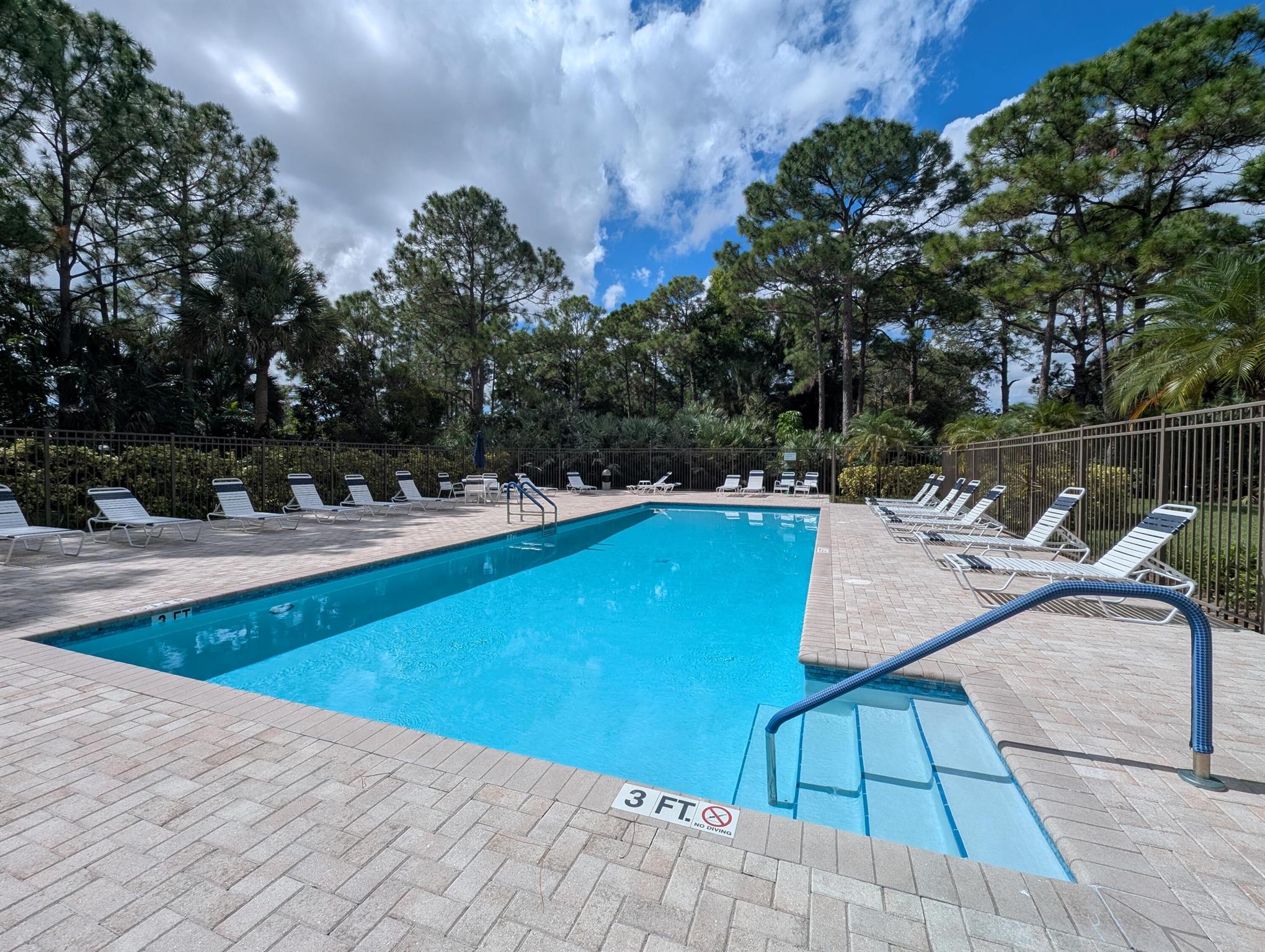 ISLAND OF RIVER BRIDGE - Residential