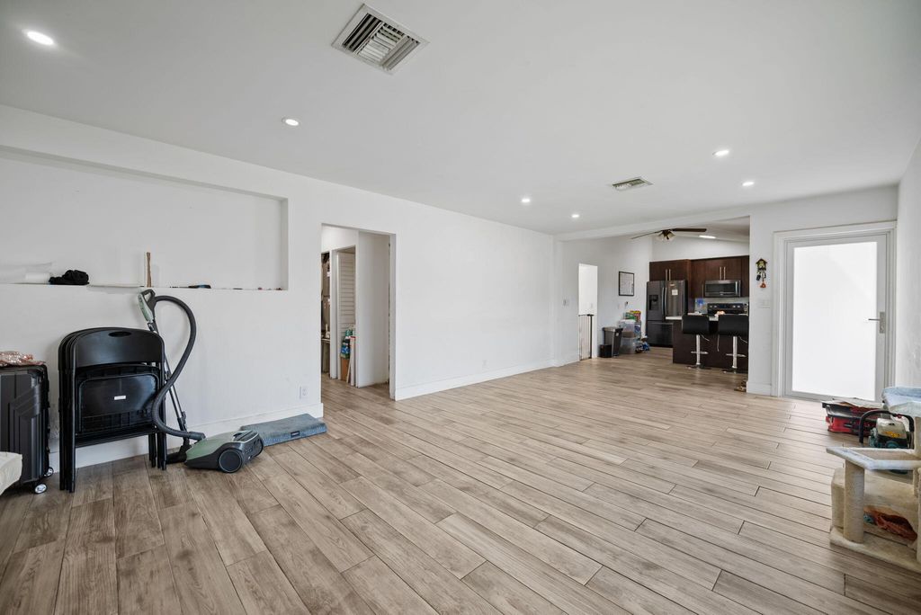 Photo of 6530 Hayes Street, Hollywood, FL 33024 (MLS # B26018926)