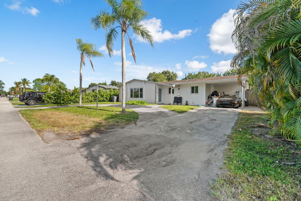 Photo of 6530 Hayes Street, Hollywood, FL 33024 (MLS # B26018926)