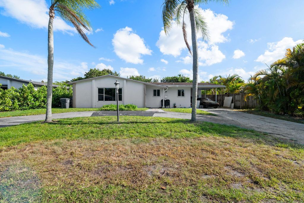 Photo of 6530 Hayes Street, Hollywood, FL 33024 (MLS # B26018926)