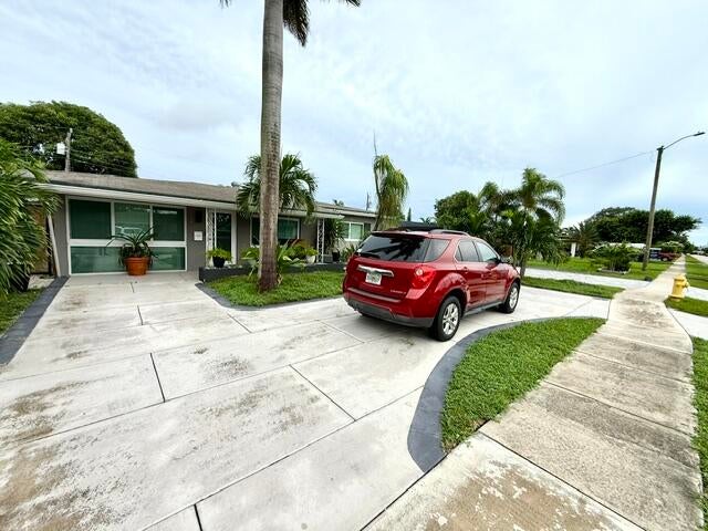 Photo of 4820 NE 4TH Avenue, Oakland Park, FL 33334 (MLS # B26080287)