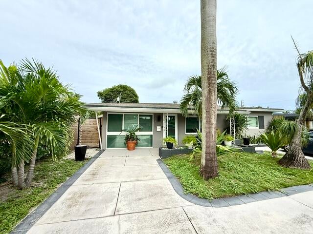 Photo of 4820 NE 4TH Avenue, Oakland Park, FL 33334 (MLS # B26080287)