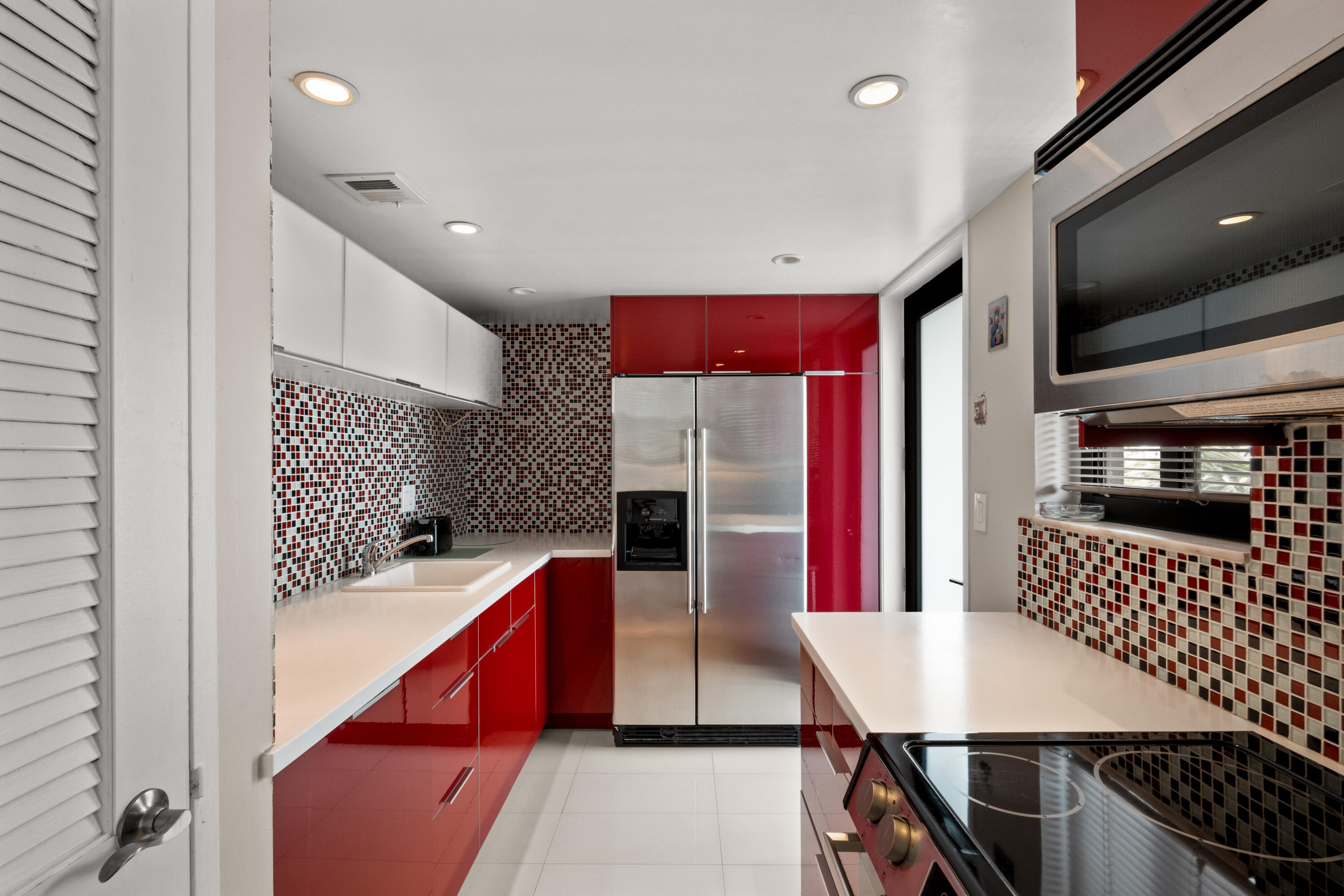 YACHT CLUB CONDO (THE) - Residential