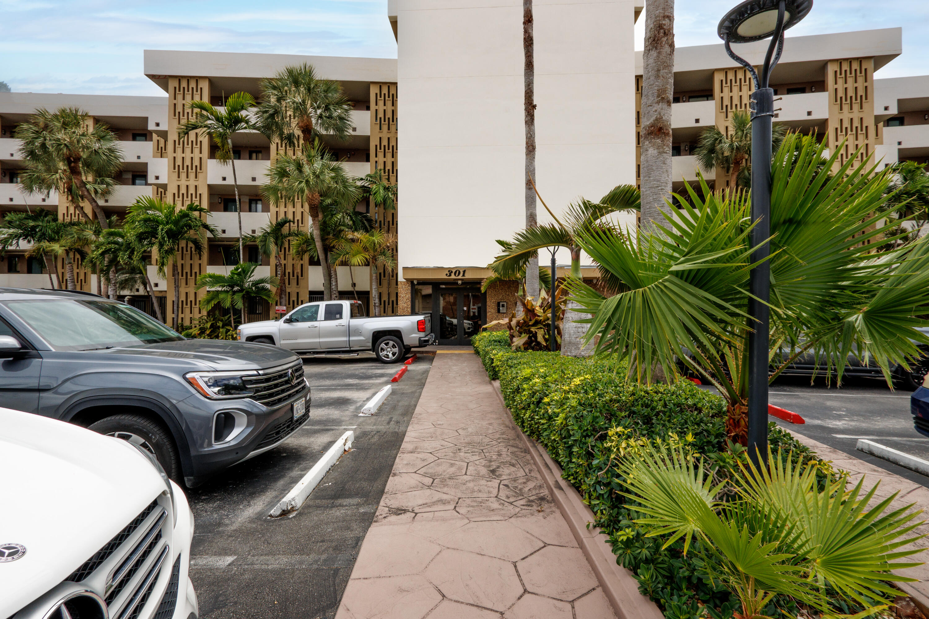 YACHT CLUB CONDO (THE) - Residential