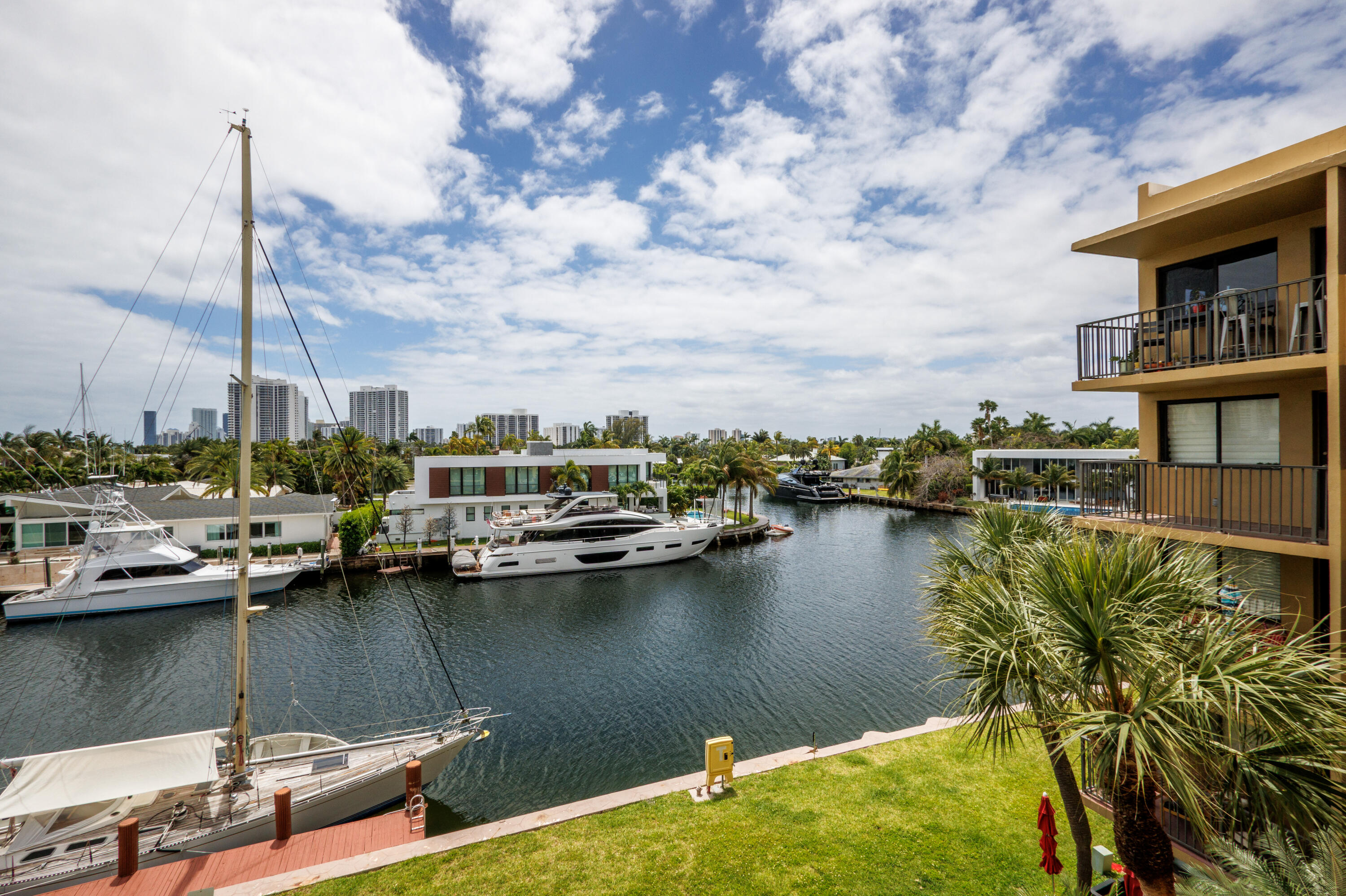 YACHT CLUB CONDO (THE) - Residential