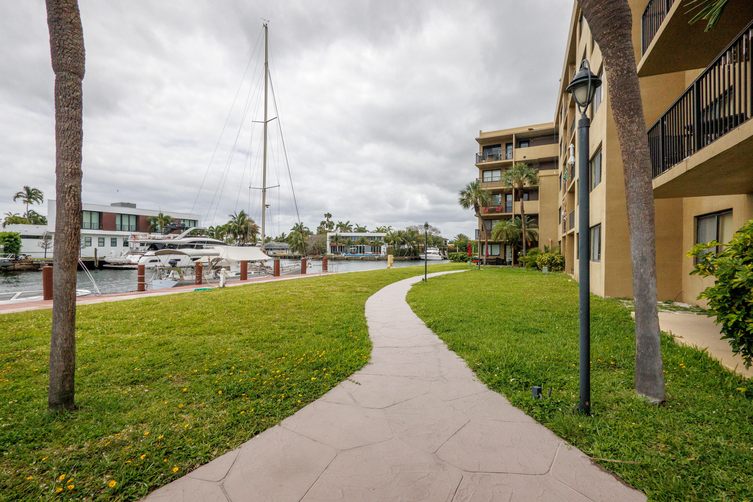YACHT CLUB CONDO (THE) - Residential