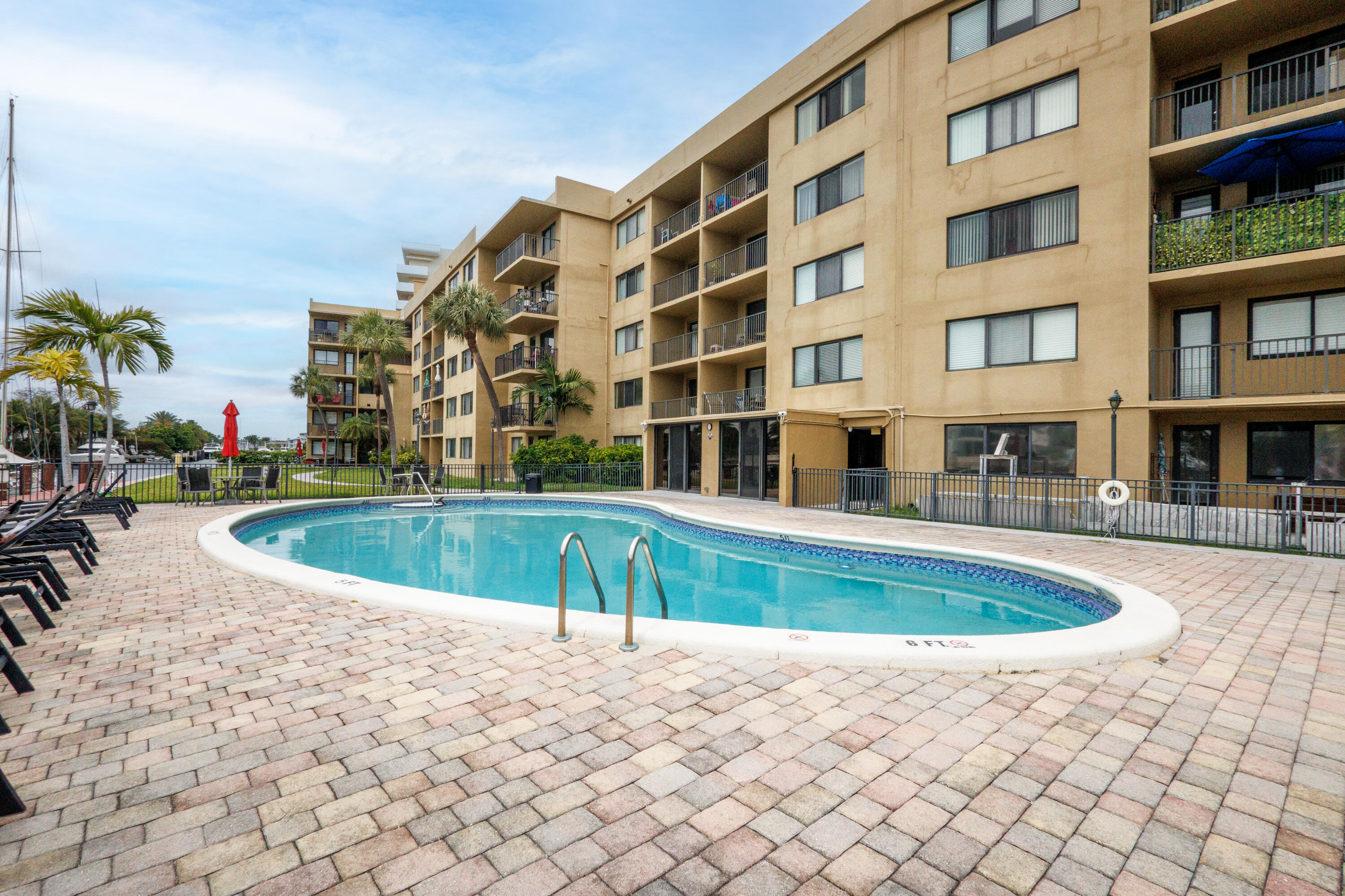 YACHT CLUB CONDO (THE) - Residential