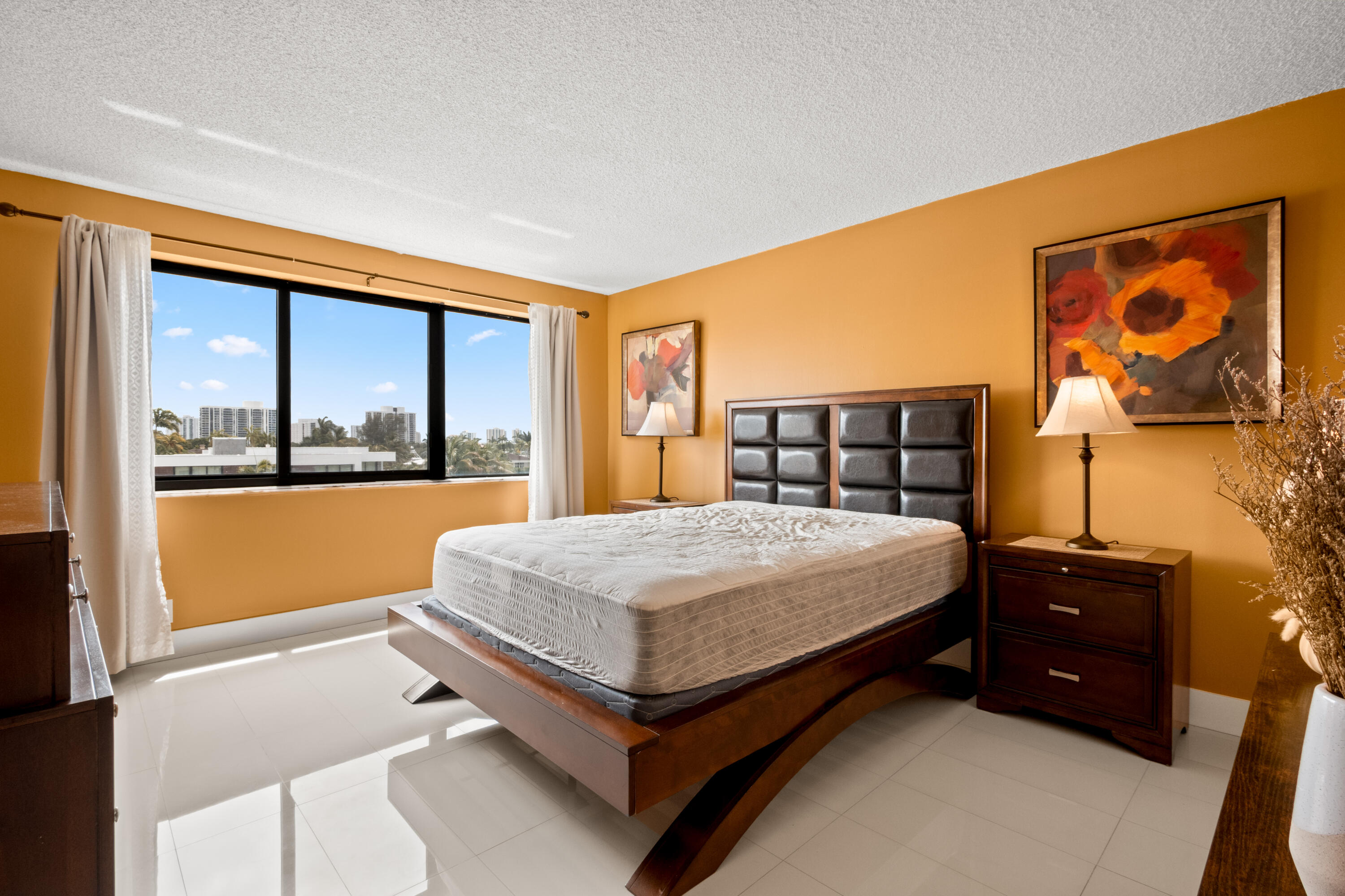 YACHT CLUB CONDO (THE) - Residential