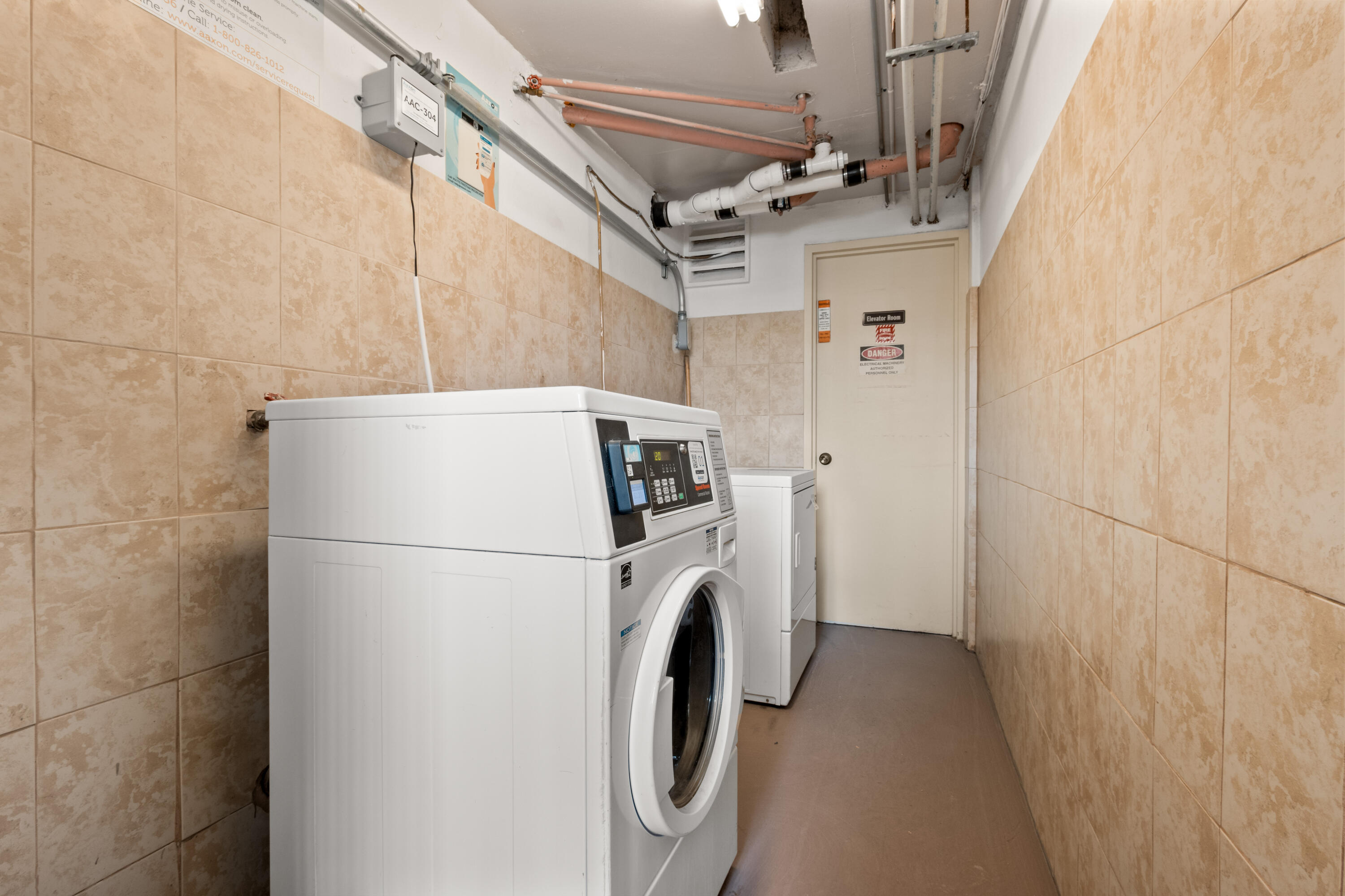 YACHT CLUB CONDO (THE) - Residential