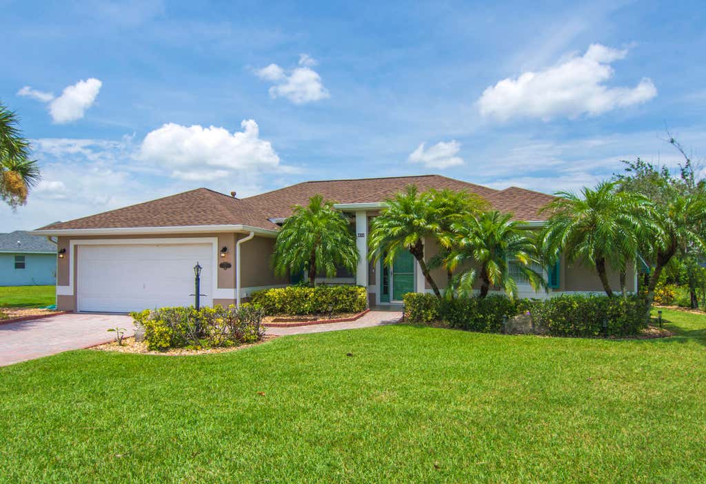 Photo of 1025 SOUTHLAKES Way SW, Vero Beach, FL 32968 (MLS # B26058365)