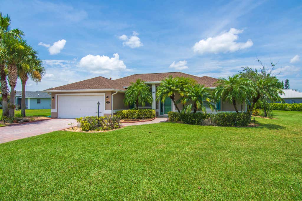 Photo of 1025 SOUTHLAKES Way SW, Vero Beach, FL 32968 (MLS # B26058365)