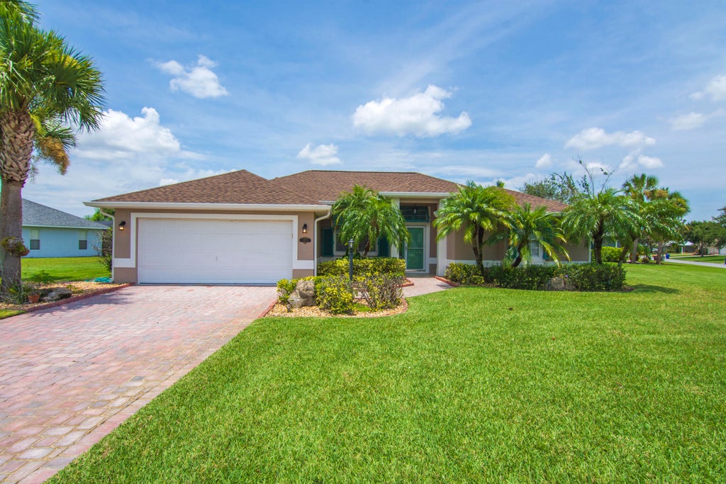 Photo of 1025 SOUTHLAKES Way SW, Vero Beach, FL 32968 (MLS # B26058365)