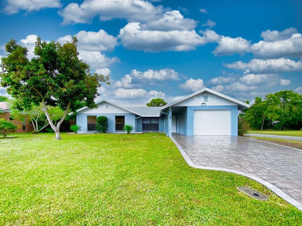 Photo of 9425 Longmeadow Circle, Boynton Beach, FL 33436 (MLS # R11145375)