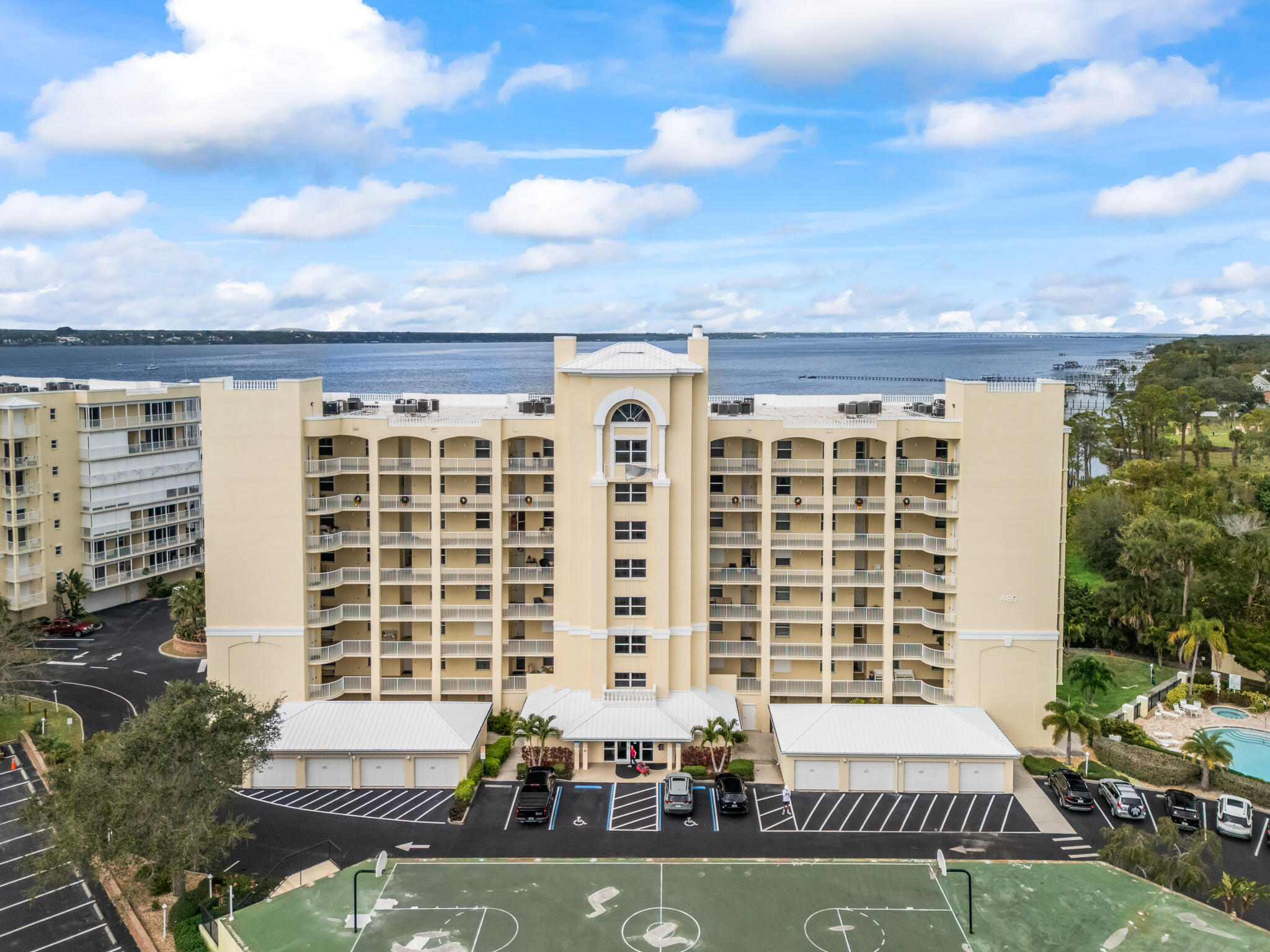 ISLAND POINTE CONDO PH 1A - Residential