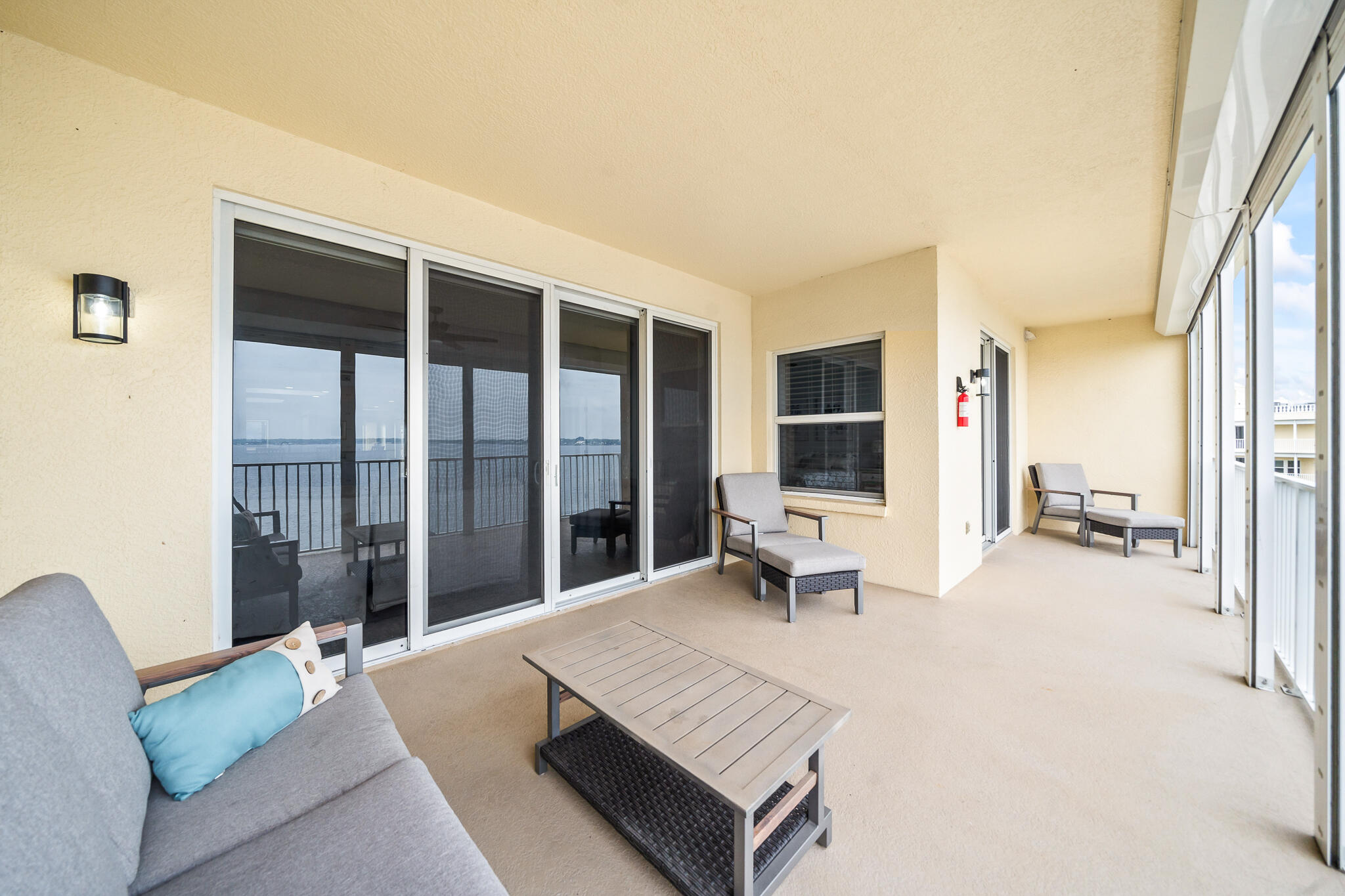 ISLAND POINTE CONDO PH 1A - Residential