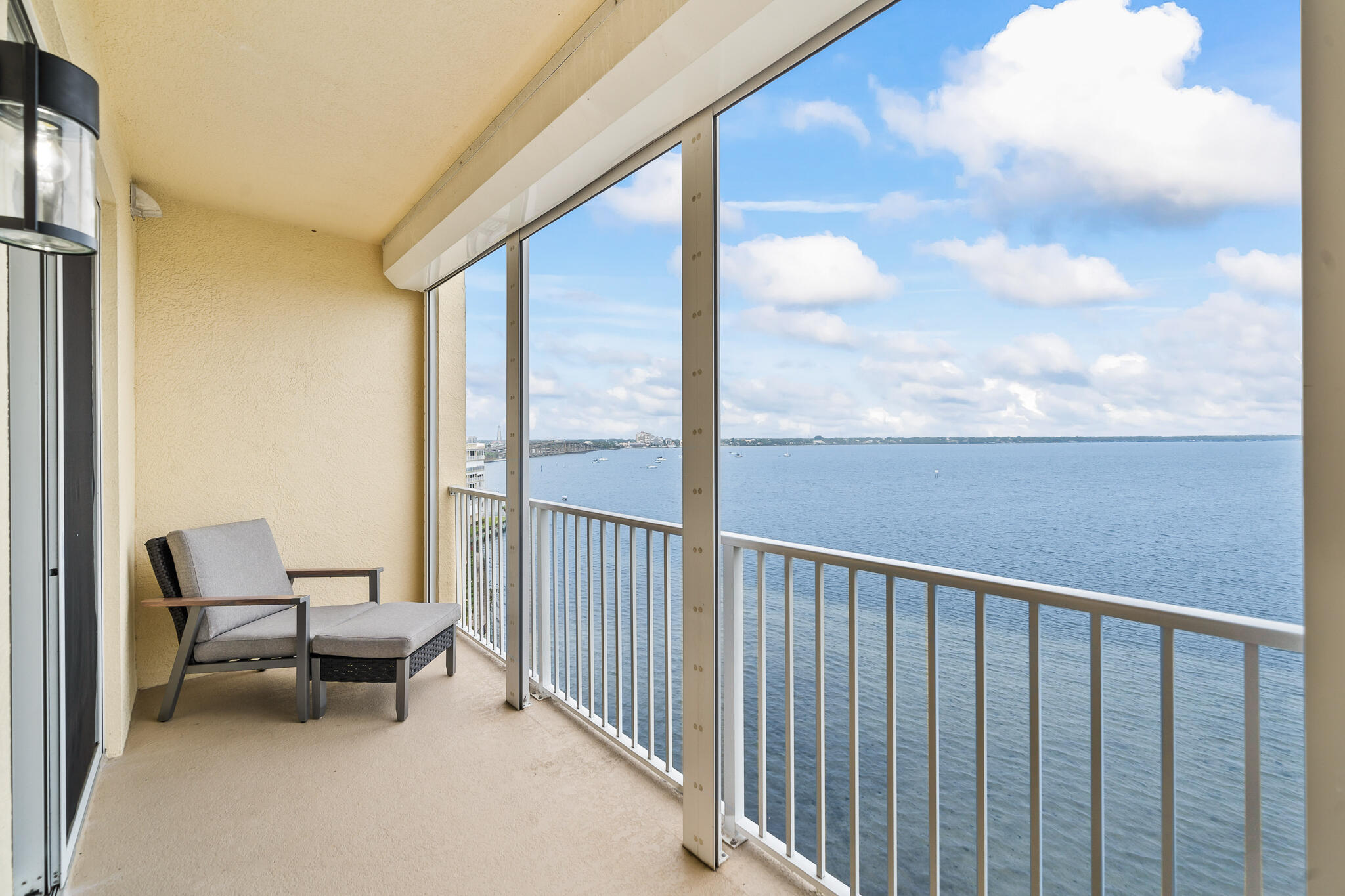 ISLAND POINTE CONDO PH 1A - Residential