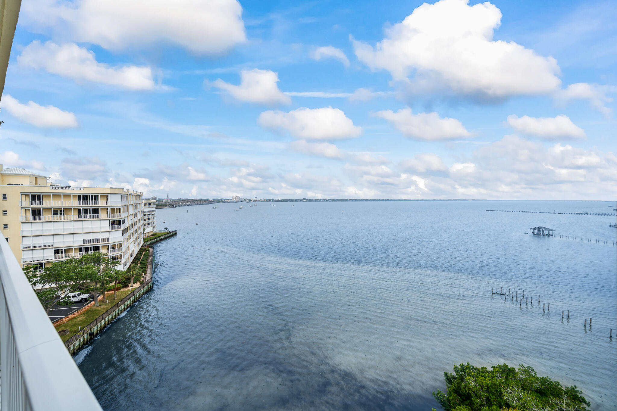 ISLAND POINTE CONDO PH 1A - Residential