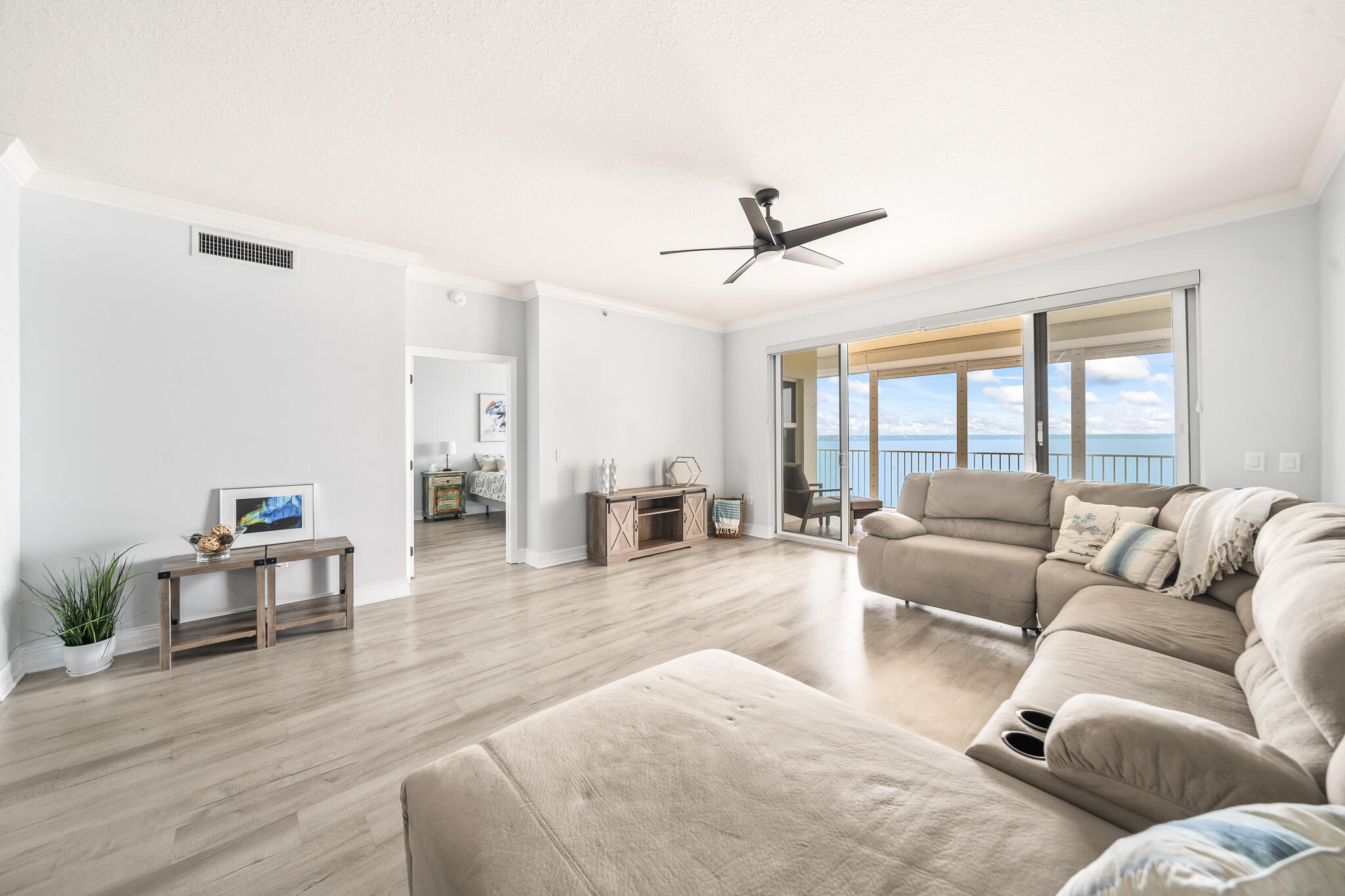 ISLAND POINTE CONDO PH 1A - Residential