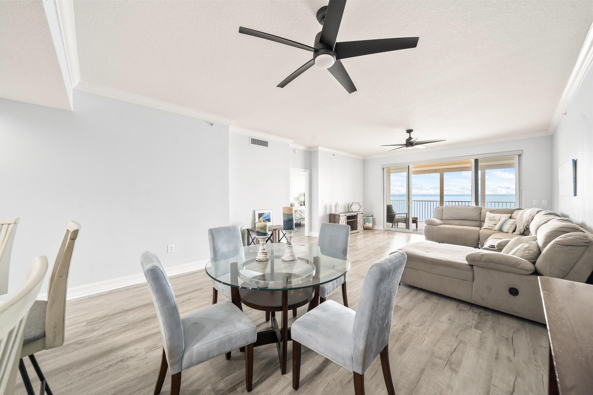 ISLAND POINTE CONDO PH 1A - Residential