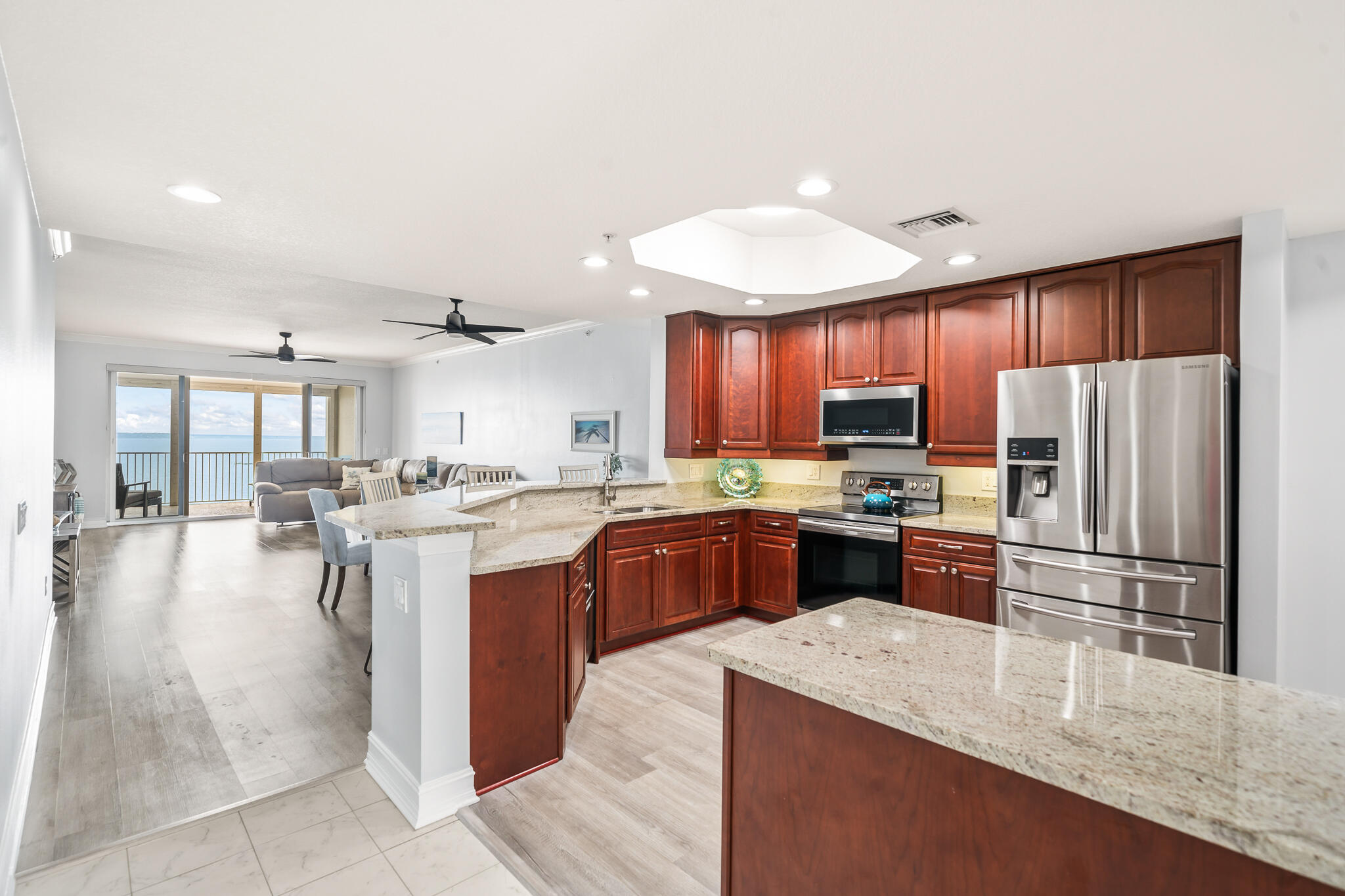 ISLAND POINTE CONDO PH 1A - Residential