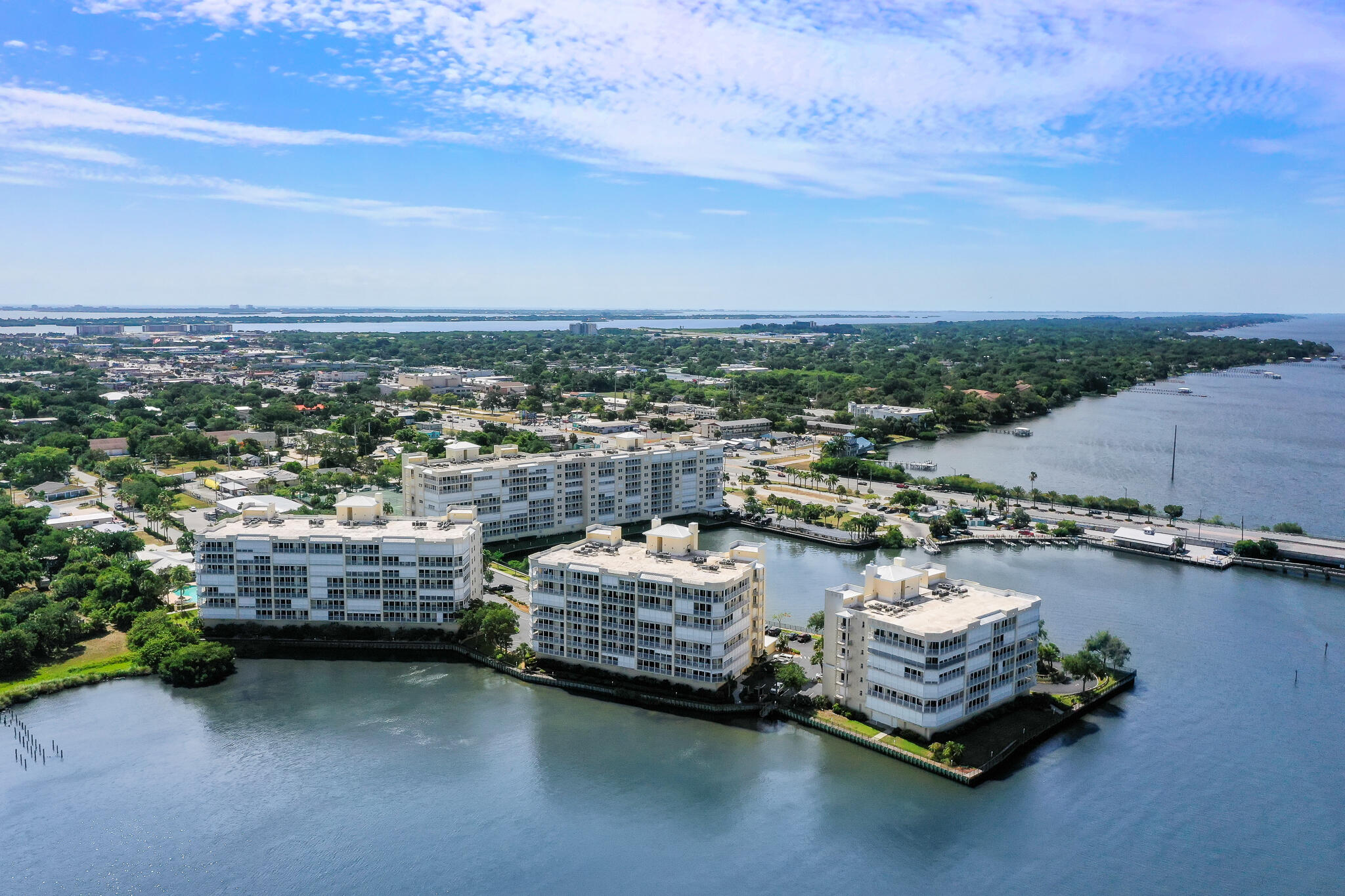 ISLAND POINTE CONDO PH 1A - Residential