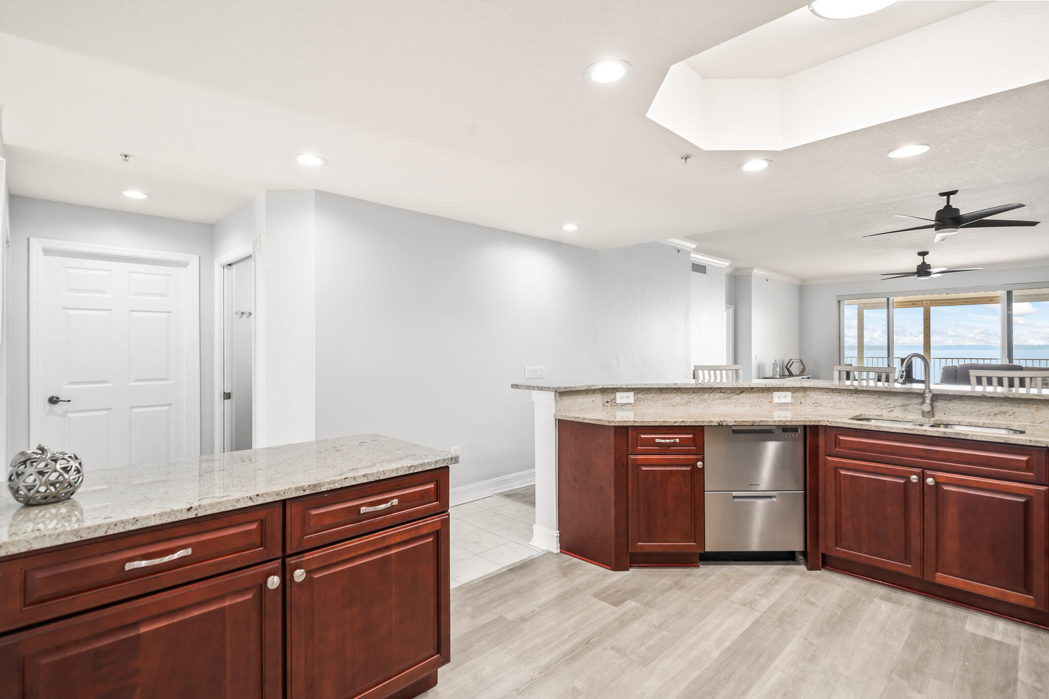 ISLAND POINTE CONDO PH 1A - Residential