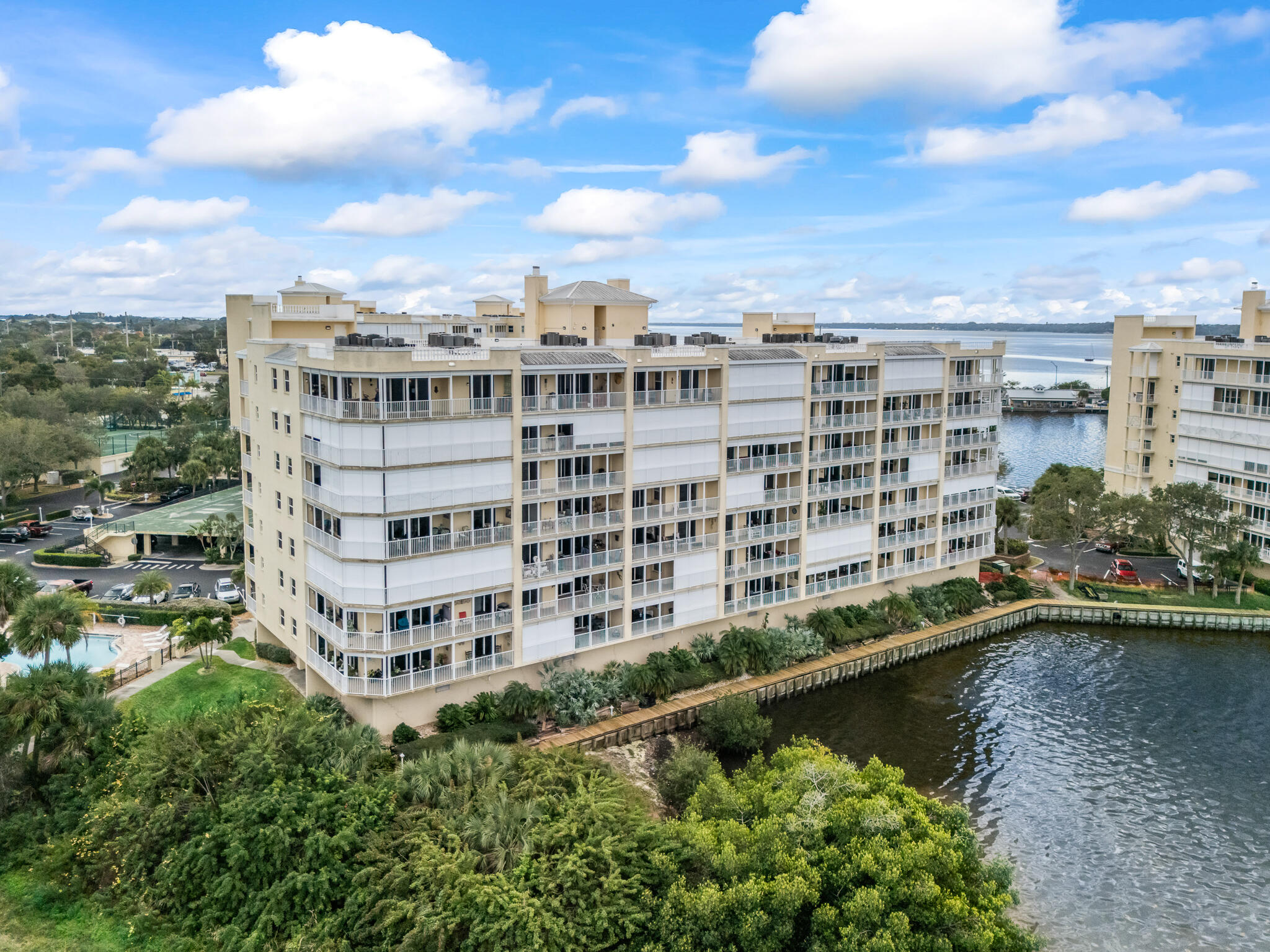 ISLAND POINTE CONDO PH 1A - Residential