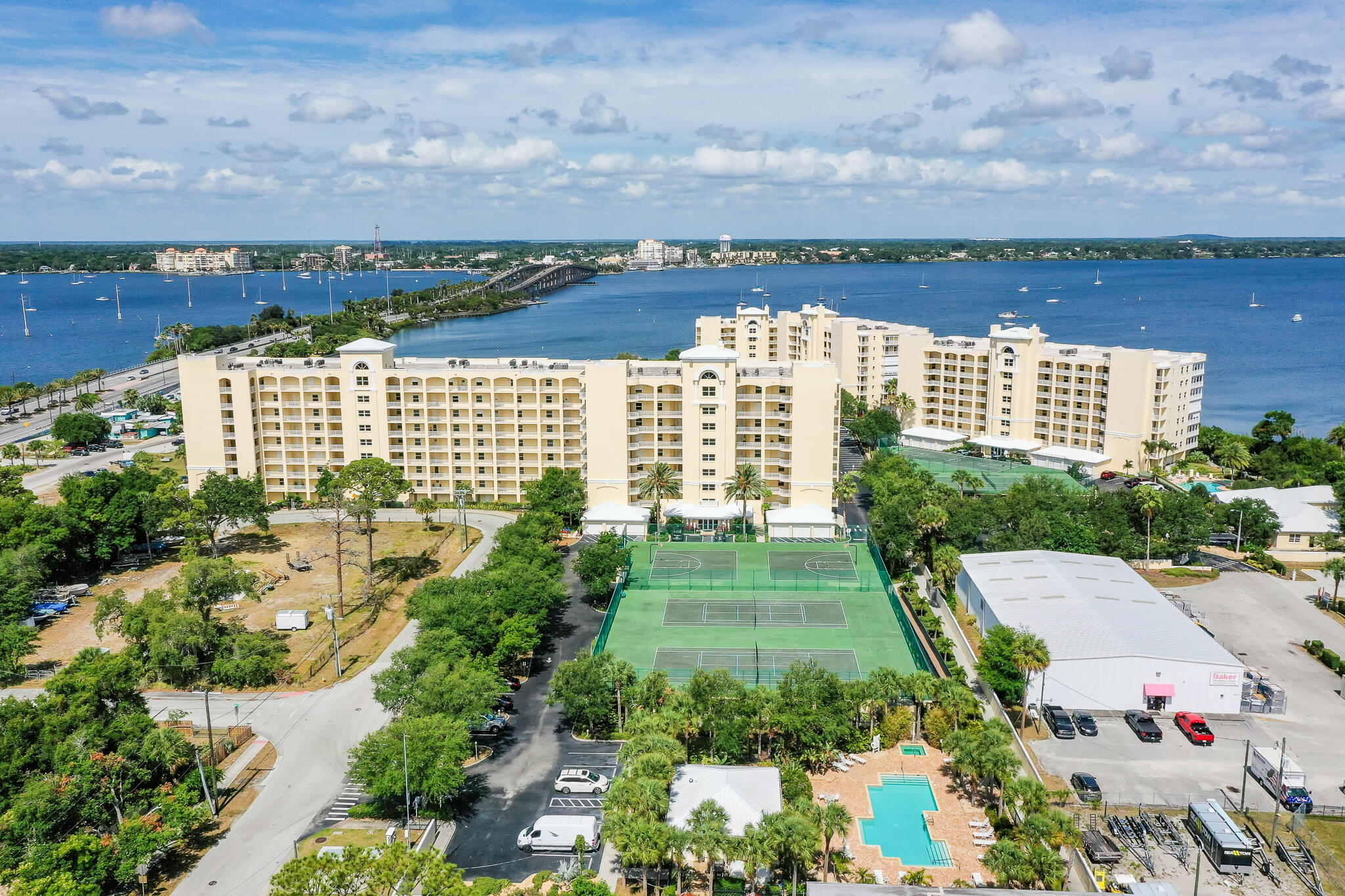 ISLAND POINTE CONDO PH 1A - Residential