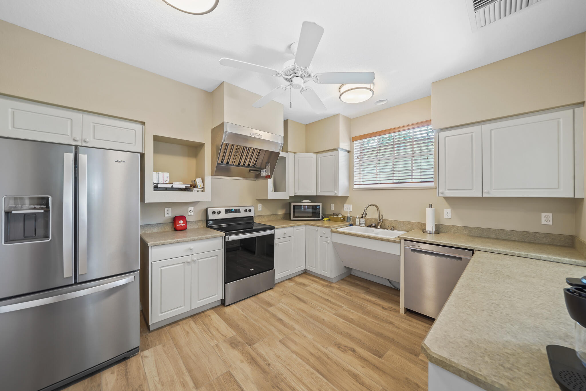 ISLAND POINTE CONDO PH 1A - Residential