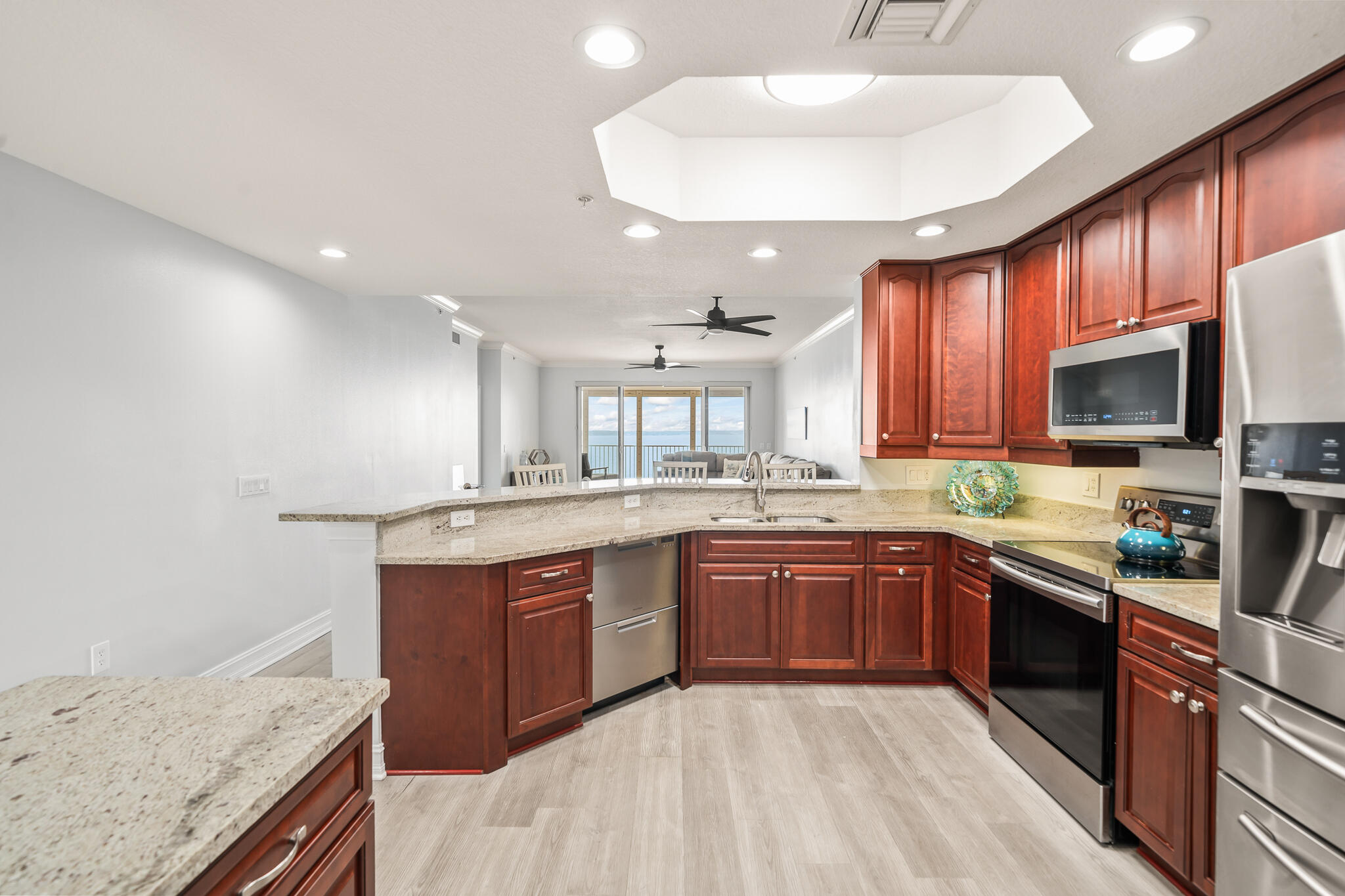 ISLAND POINTE CONDO PH 1A - Residential