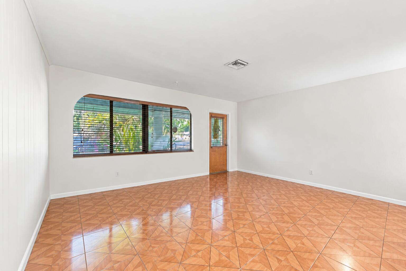 2511 NE 12TH Court