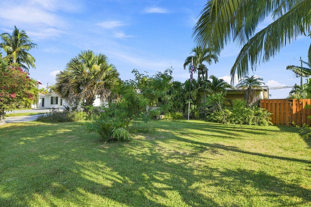 Photo of 2511 NE 12TH Court, Pompano Beach, FL 33062 (MLS # B26066324)
