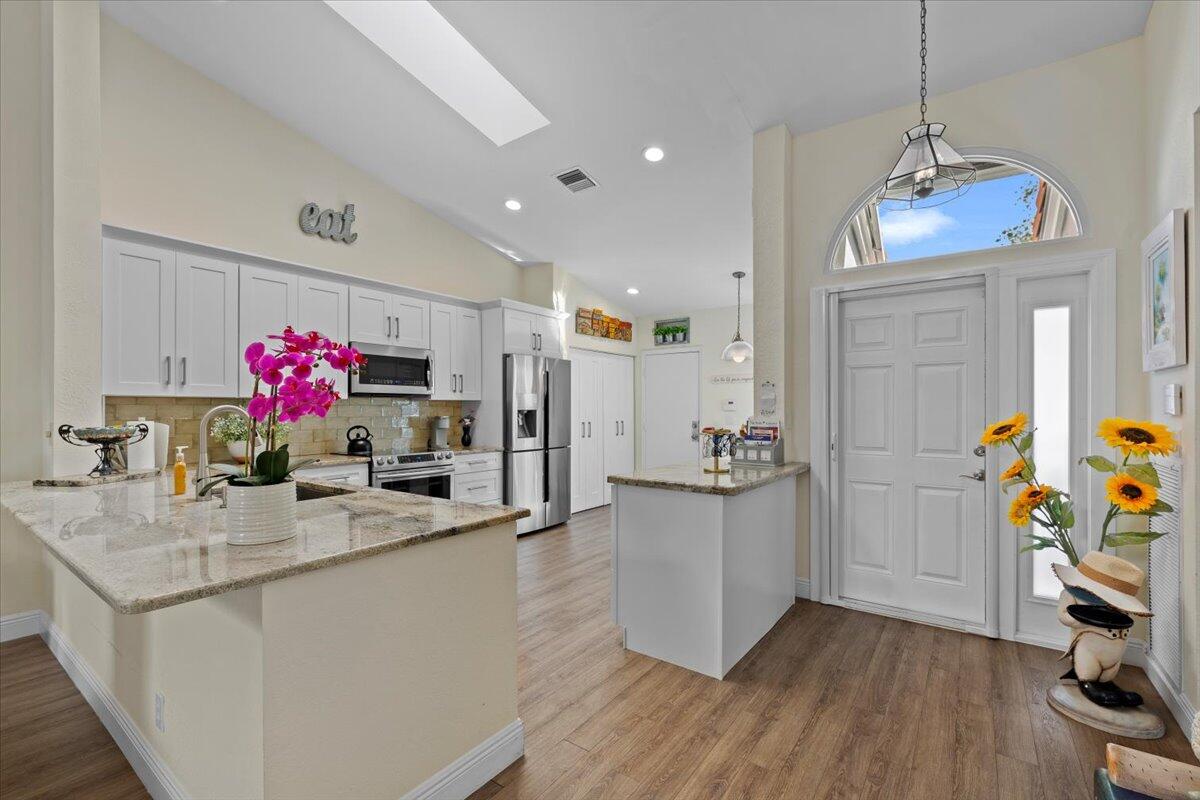 7775 Majestic Palm Dr, Boynton Beach, FL, 33437/$395,000 2 7775 Majestic Palm Dr