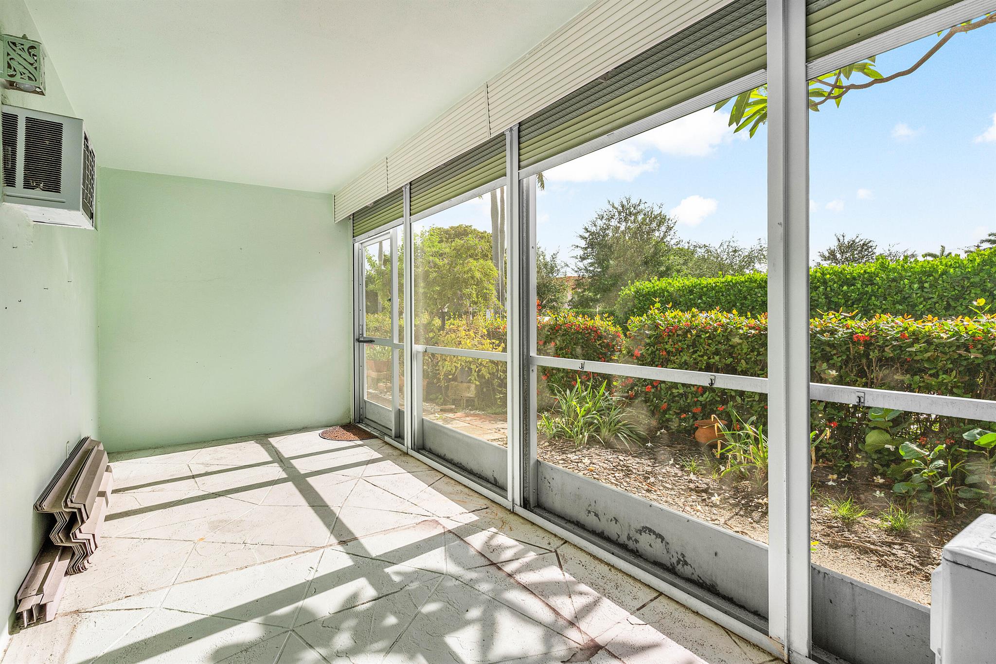 PALM ROYAL APTS INC CONDO - Residential