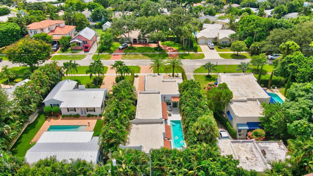 Photo of 19 N Dixie Boulevard, Delray Beach, FL 33444 (MLS # R10922172)