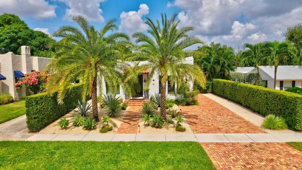 Photo of 19 N Dixie Boulevard, Delray Beach, FL 33444 (MLS # R10922172)