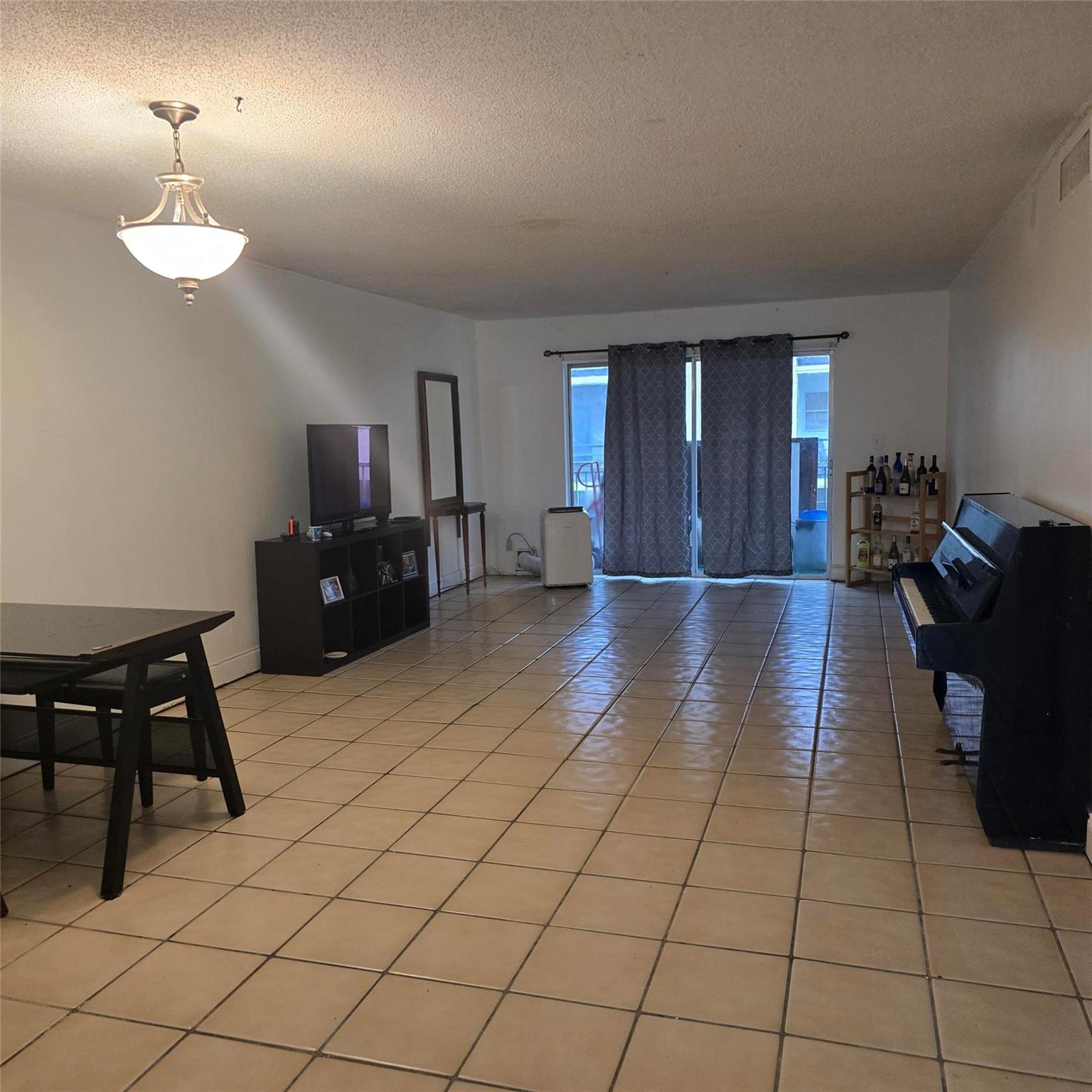 3000 RIVERSIDE DR 208-1