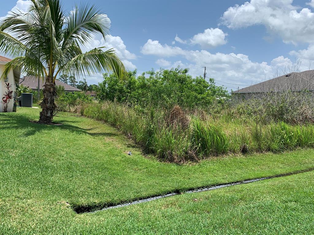 Perfect lot to build your dream home. In an area of larger newer homes.